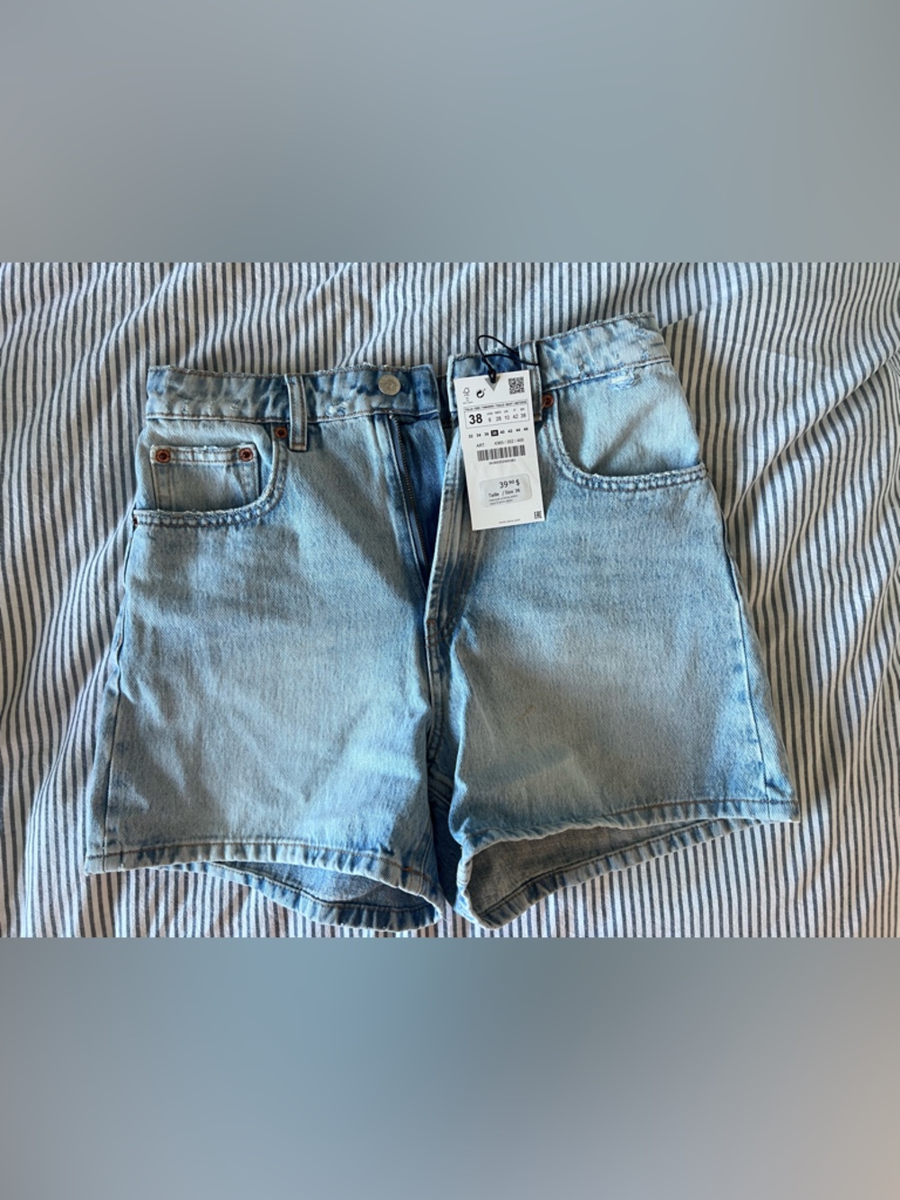 Zara Light Blue Cropped Denim Jeans